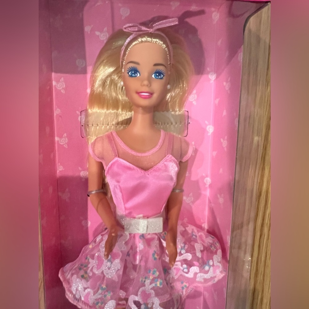 NIB/NRFP My First Barbie doll: Easy To Dress - Picture 3 of 9